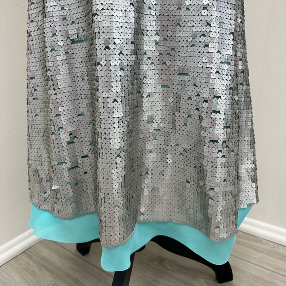 FENDI High-Waisted Midi Skirt With Sequin Embroidery - Argent - Picture 5 of 12